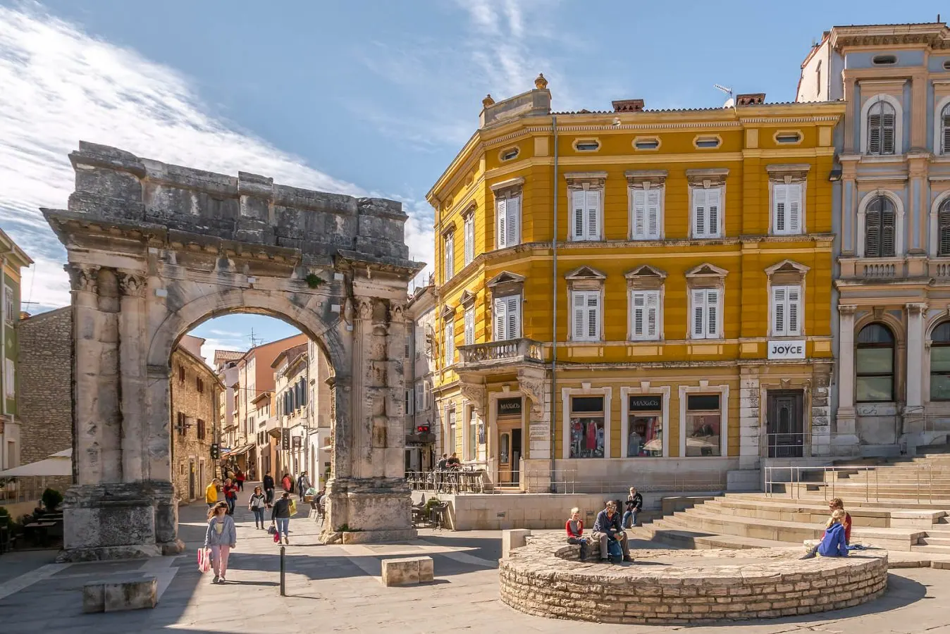 Vista di Pola e attività nell'Istria meridionale